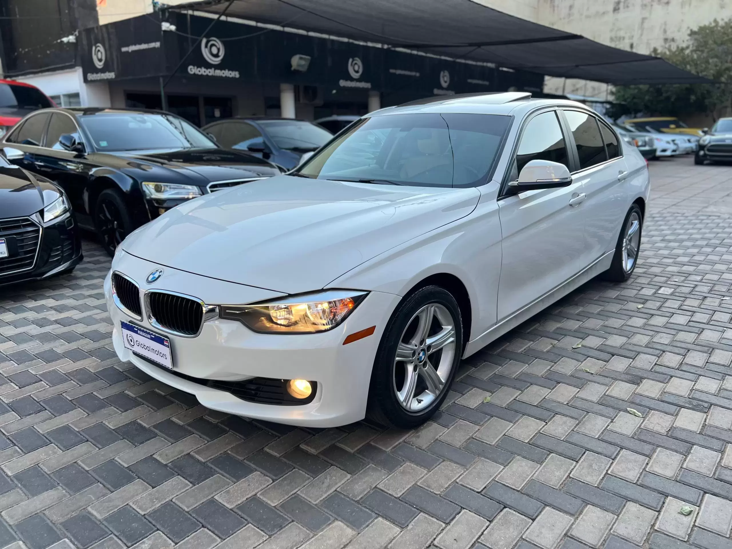 BMW 328i Luxury Line 2014 en Globalmotors: Elegancia y deportividad.