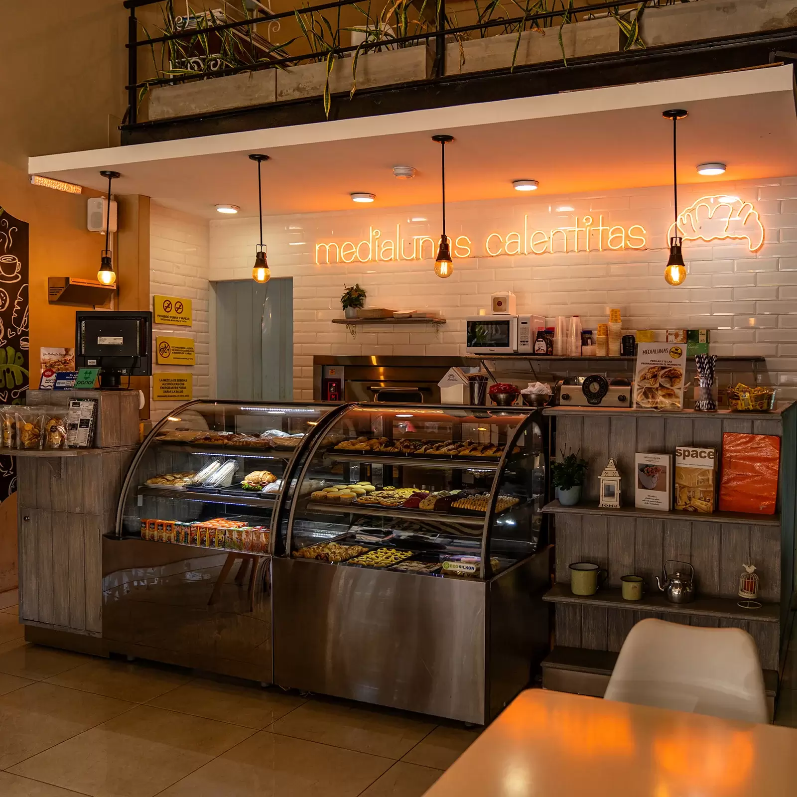 Medialunas Calentitas Cover