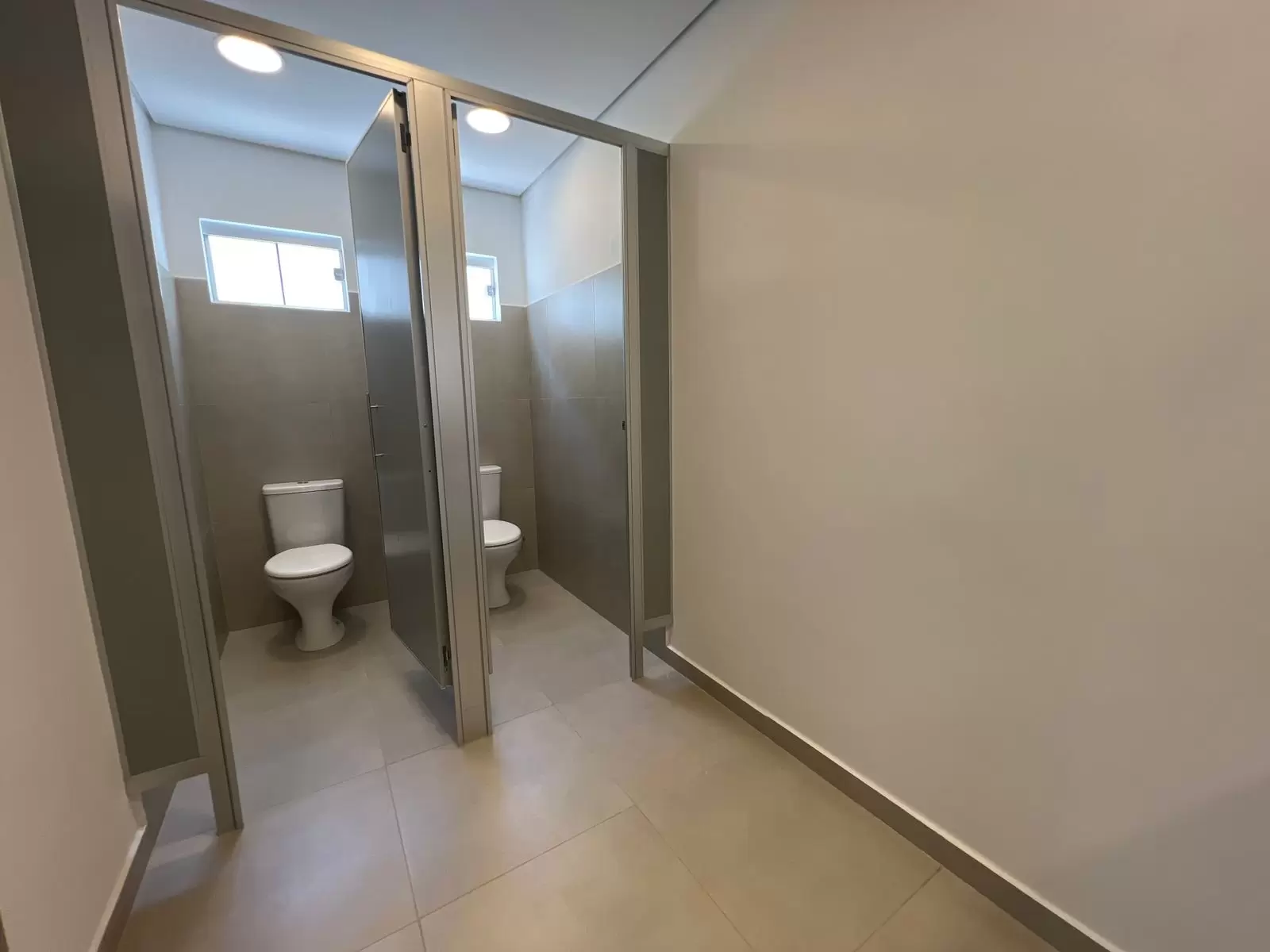 Local Comercial en Alquiler en Asunción, Amplio Showroom y Estacionamiento