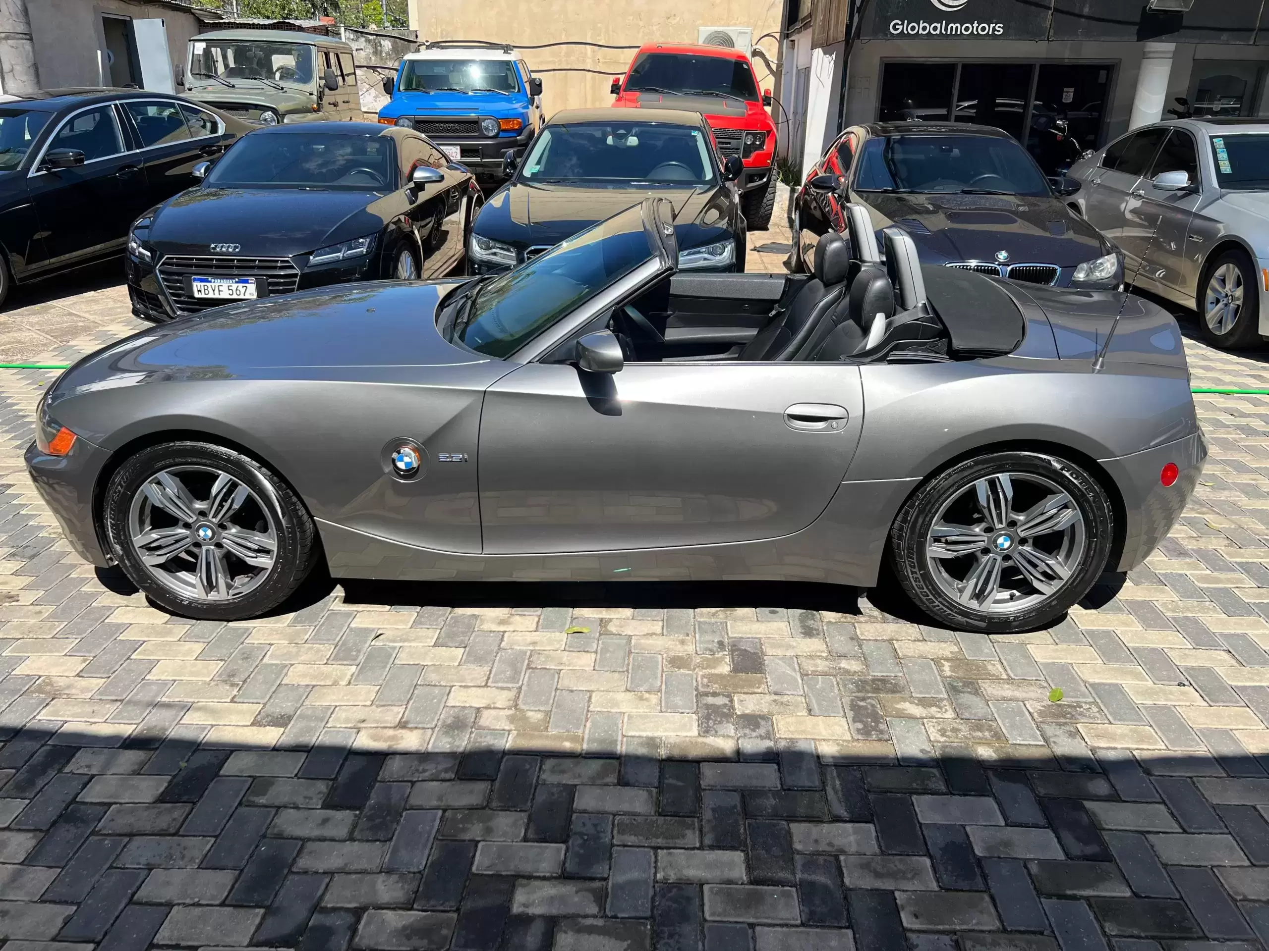 : BMW Z4 Roadster 25i 2004 en Globalmotors, Asunción, Paraguay.