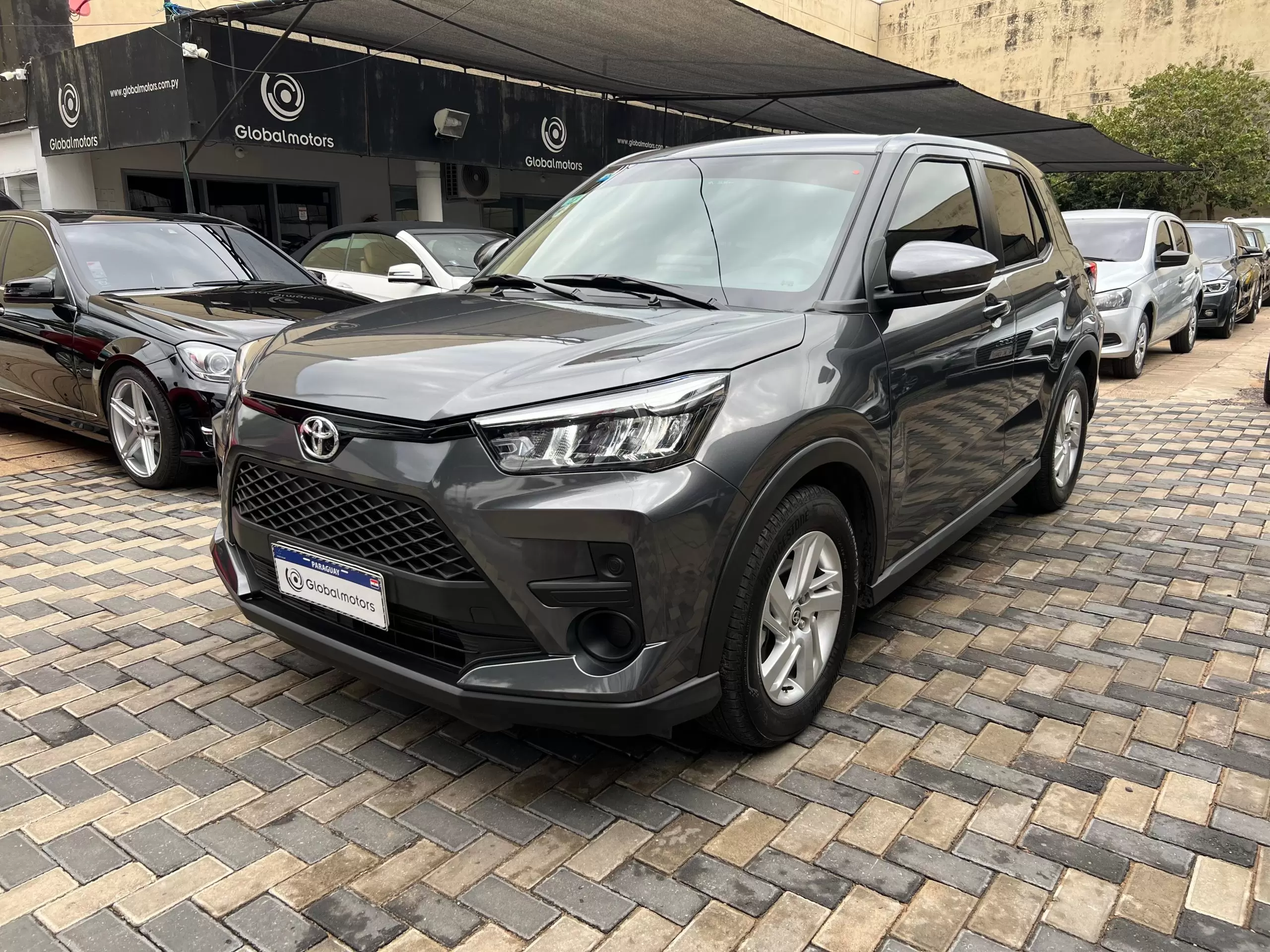 Toyota Raize E 2023 en Globalmotors: SUV compacto y moderno.