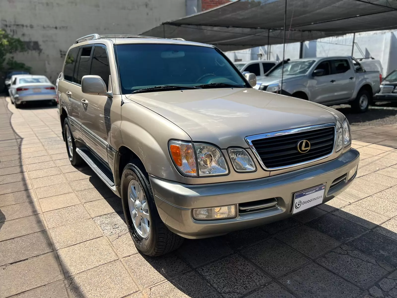 Lexus LX470 Land Cruiser 2000 en Globalmotors: Lujo y potencia.