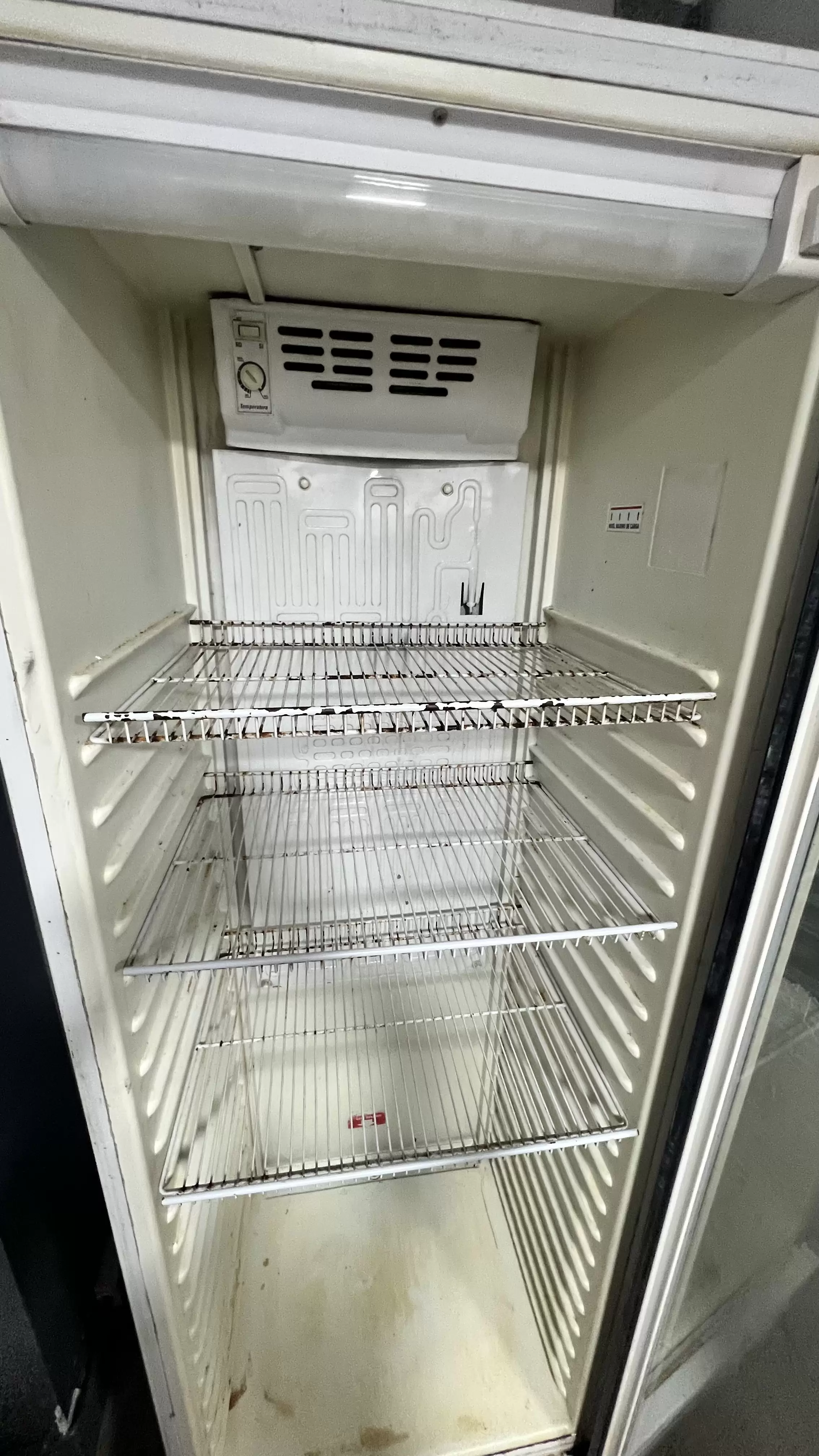 Heladera Vertical Inelro con Puerta de Vidrio - Usada