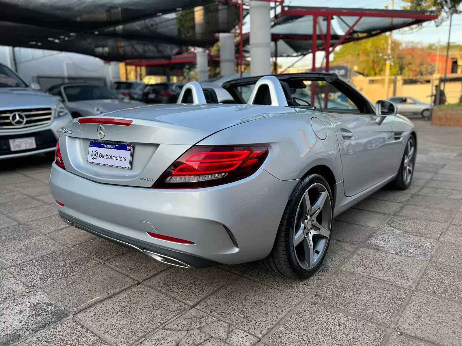 Mercedes Benz SLC 200 Look AMG 2017 en Globalmotors, Asunción