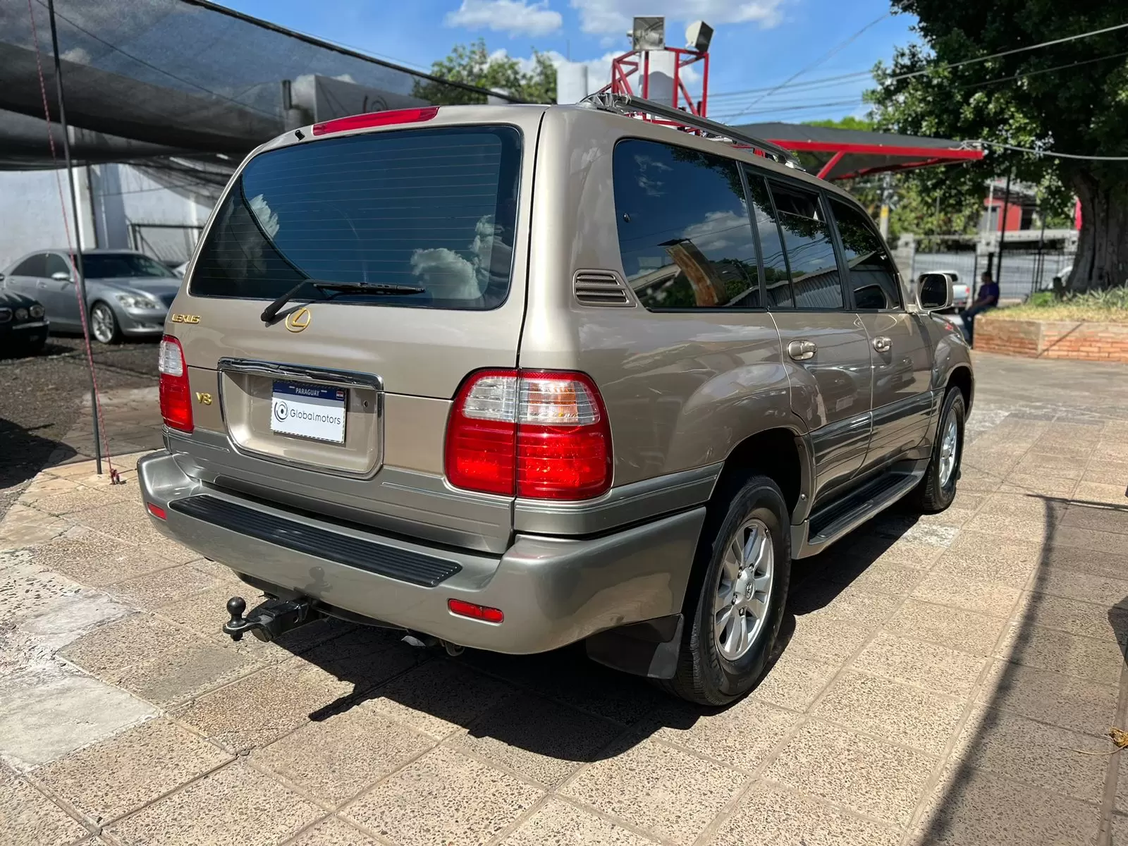 Lexus LX470 Land Cruiser 2000 en Globalmotors: Lujo y potencia.