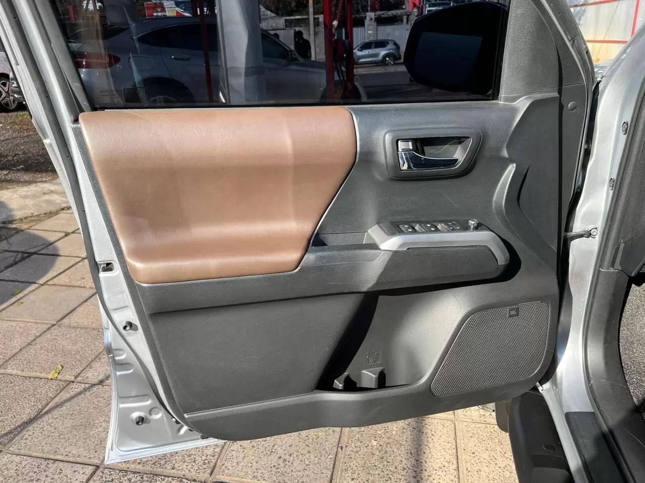 Toyota Tacoma Limited 4×4 2018 en Globalmotors: Resistente, versátil y lujosa.