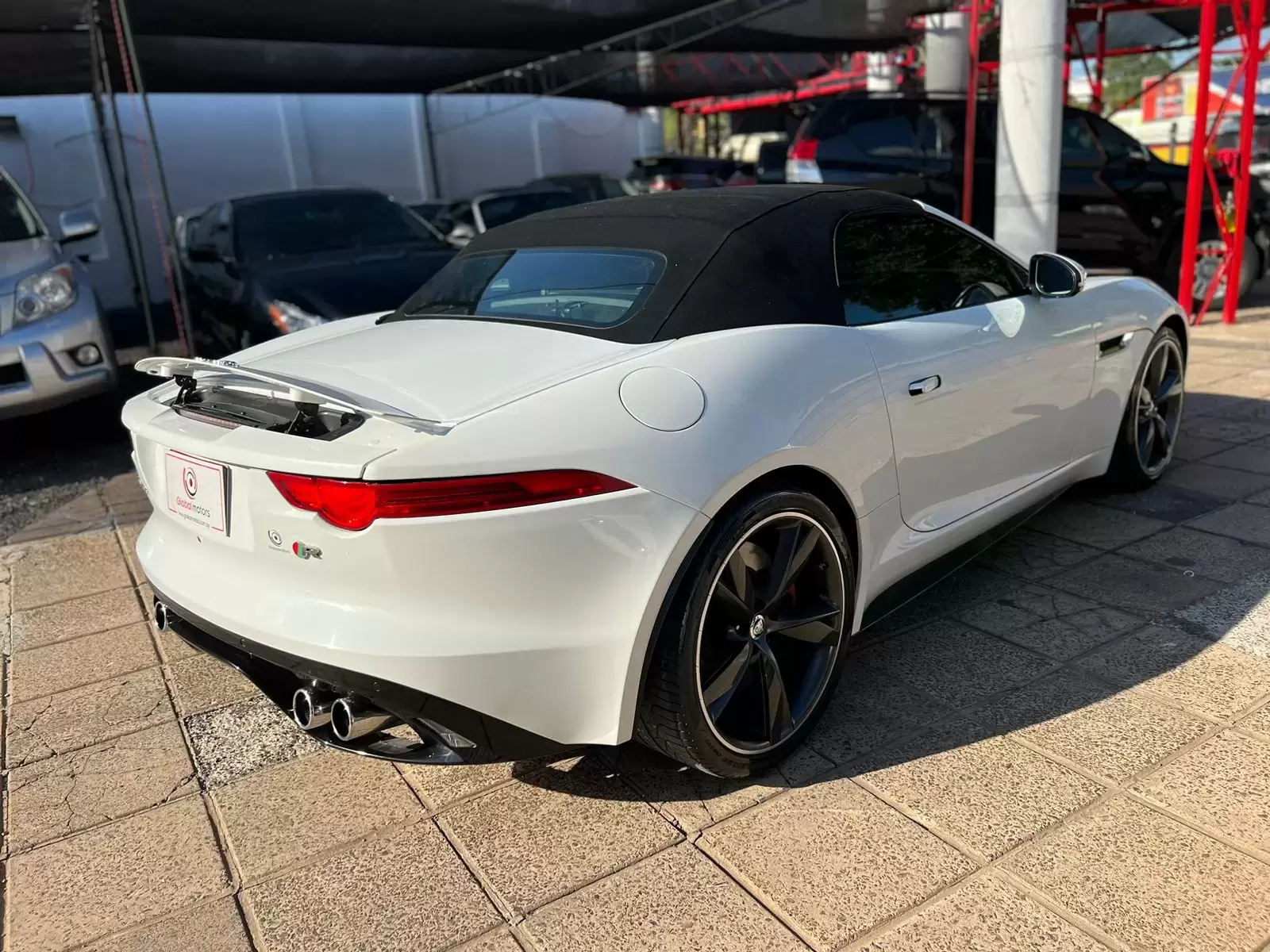 Jaguar F-Type Convertible Full 2014 en Globalmotors: lujo y potencia.