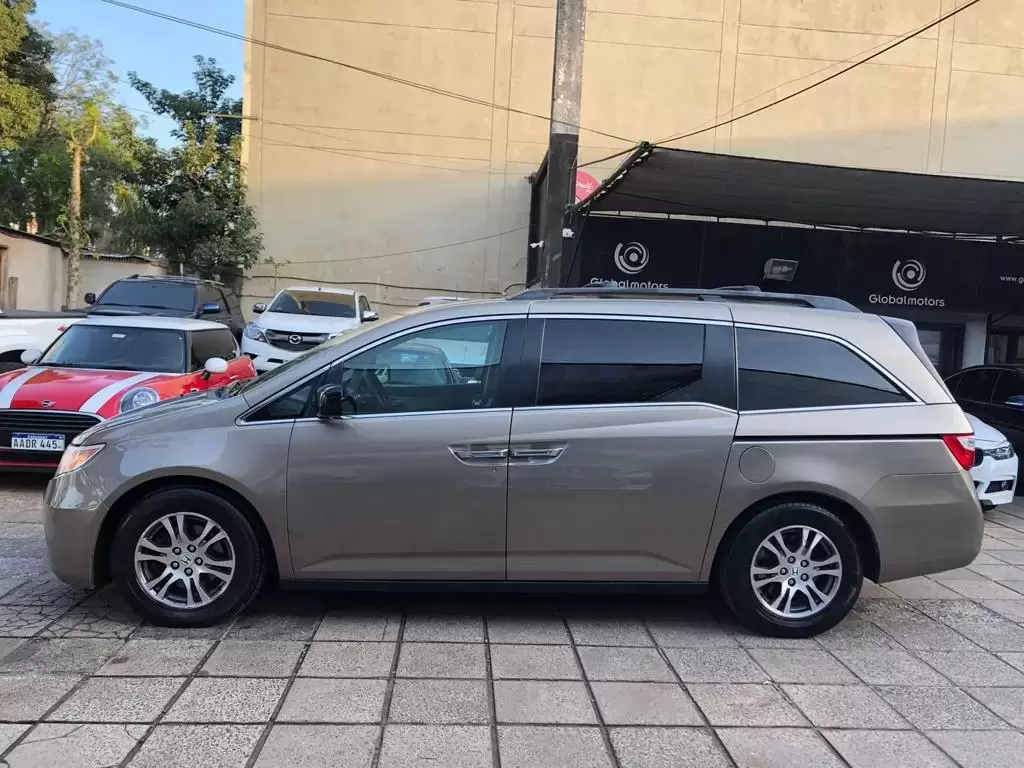 Honda Odyssey 2012 en Globalmotors: Espacioso, elegante y seguro para familias.