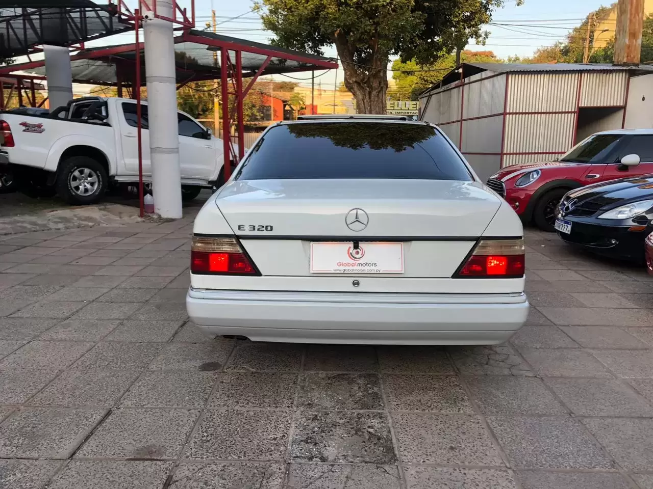 Mercedes Benz E320 Coupe 1994 en Globalmotors: Lujo y potencia.