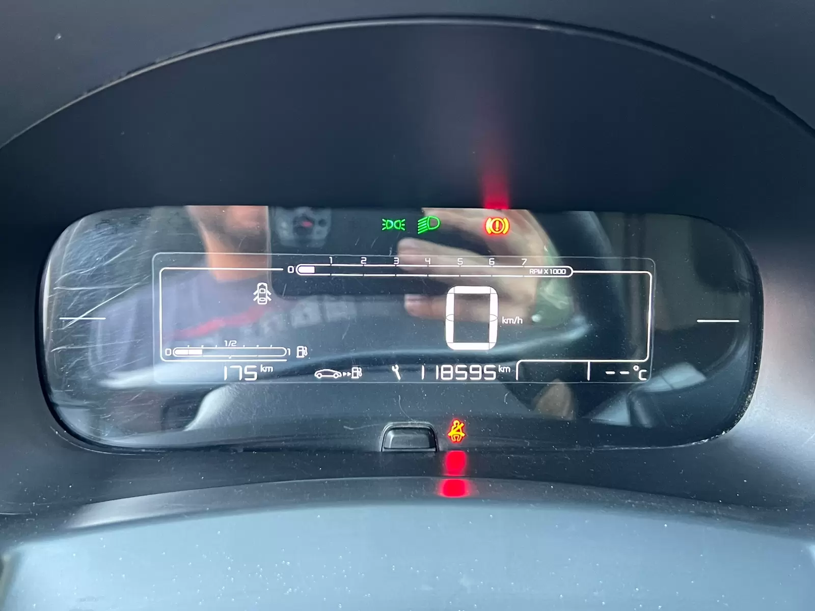 Peugeot Partner 2018 HDI Furgon - Amplio y eficiente.