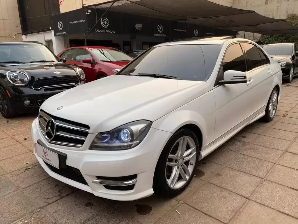 Mercedes Benz C250 2014 en Globalmotors: Elegancia y rendimiento excepcional.
