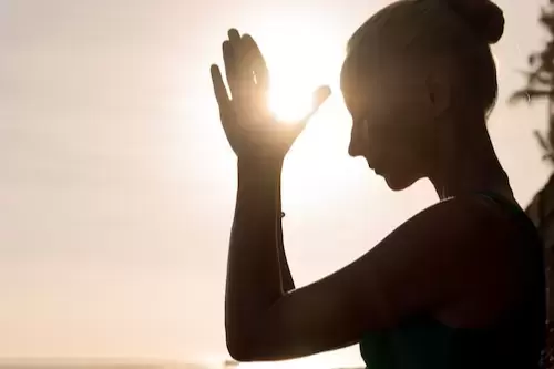 El Crecimiento Espiritual de la Mujer: Un Versículo Bíblico que Inspira. Proverbios 31:25