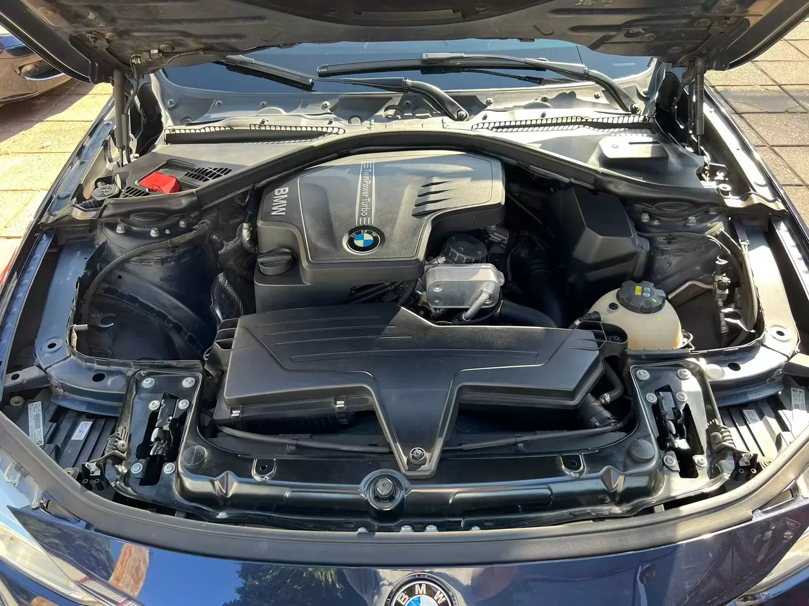 BMW 320i Luxury 2015 en Globalmotors: Lujo, rendimiento y elegancia.