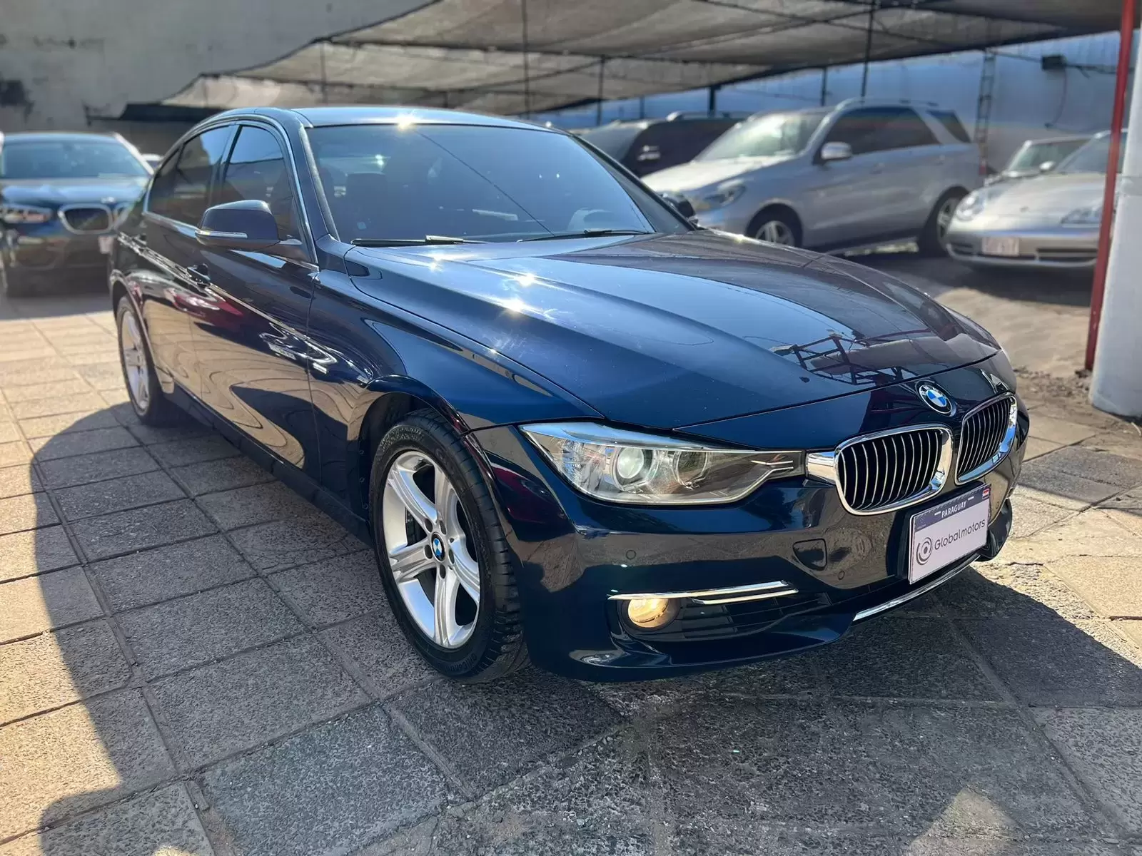 BMW 320i Luxury 2015 en Globalmotors: Lujo, rendimiento y elegancia.