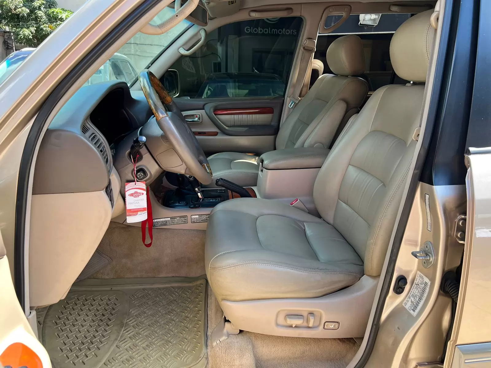 Lexus LX470 Land Cruiser 2000 en Globalmotors: Lujo y potencia.