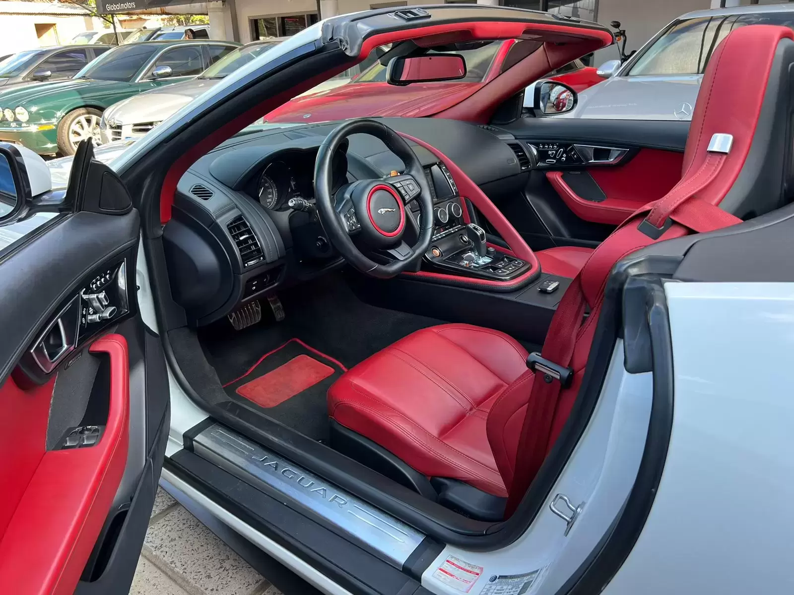 Jaguar F-Type Convertible Full 2014 en Globalmotors: lujo y potencia.