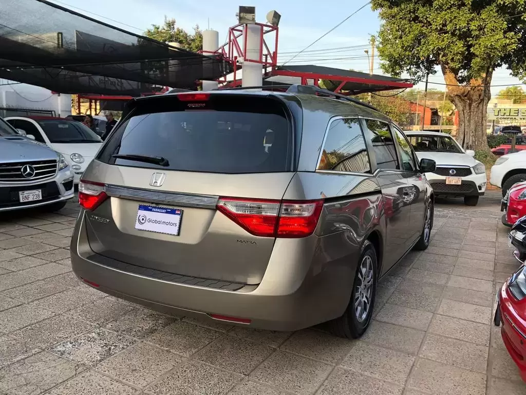 Honda Odyssey 2012 en Globalmotors: Espacioso, elegante y seguro para familias.