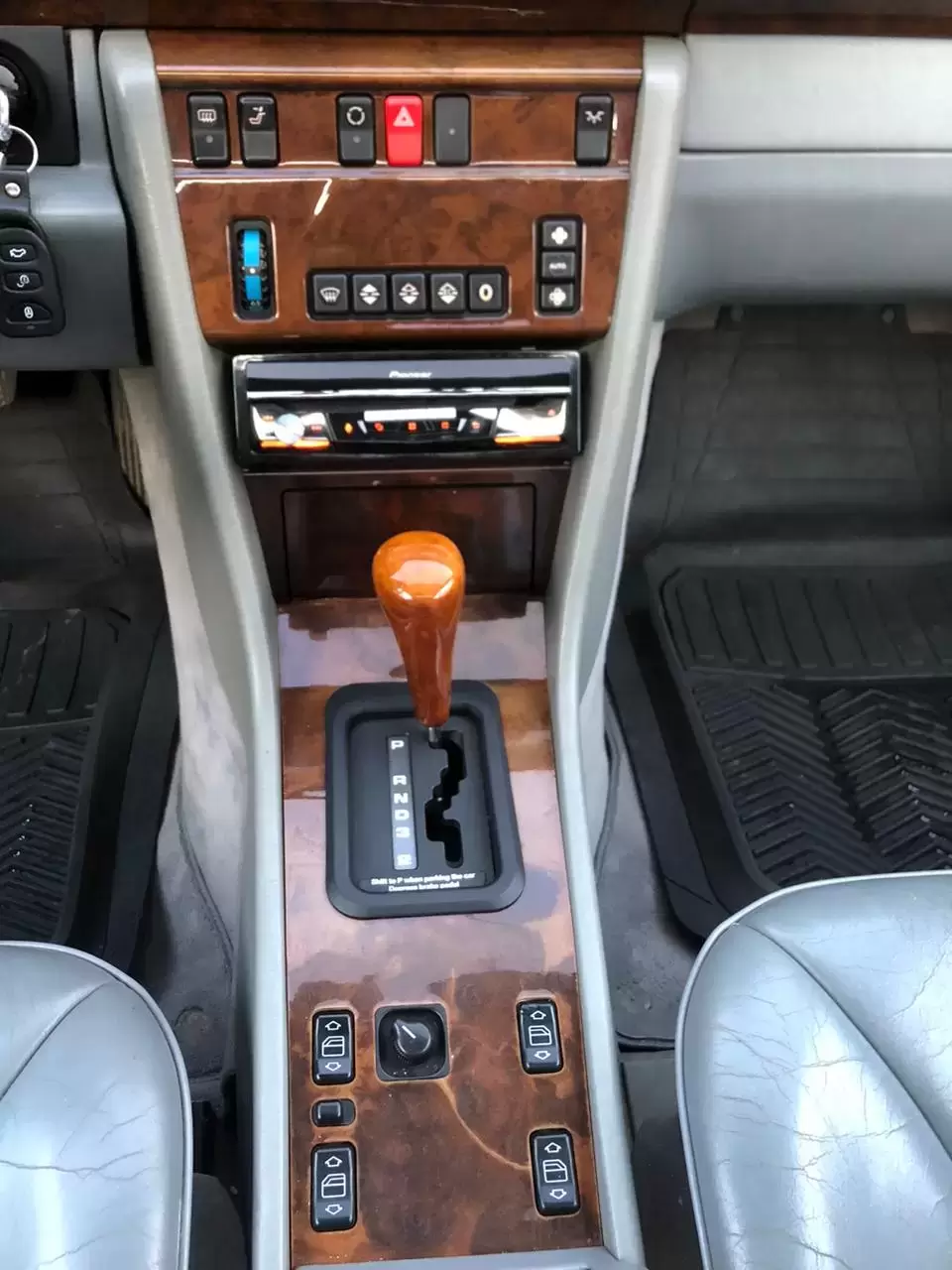 Mercedes Benz E320 Coupe 1994 en Globalmotors: Lujo y potencia.