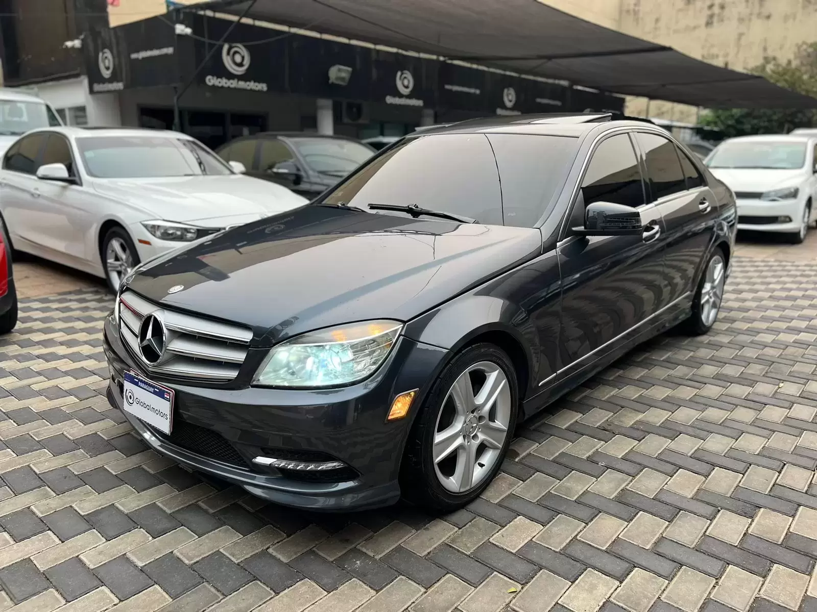Mercedes Benz C300 Full 2011 en Globalmotors: Elegancia y rendimiento.