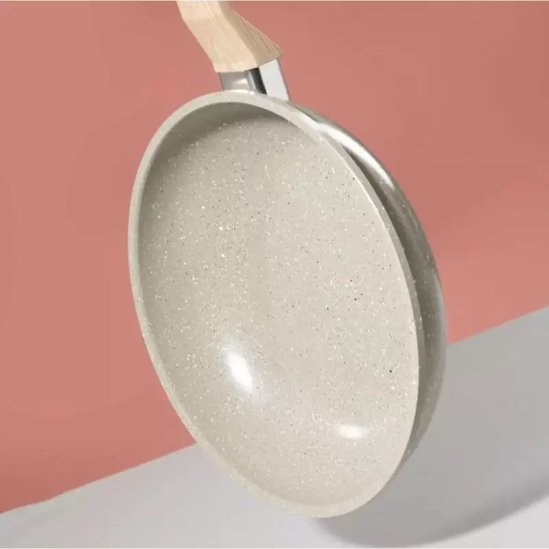 Sartén Oster 22CM Beige, antiadherente y apta para inducción.