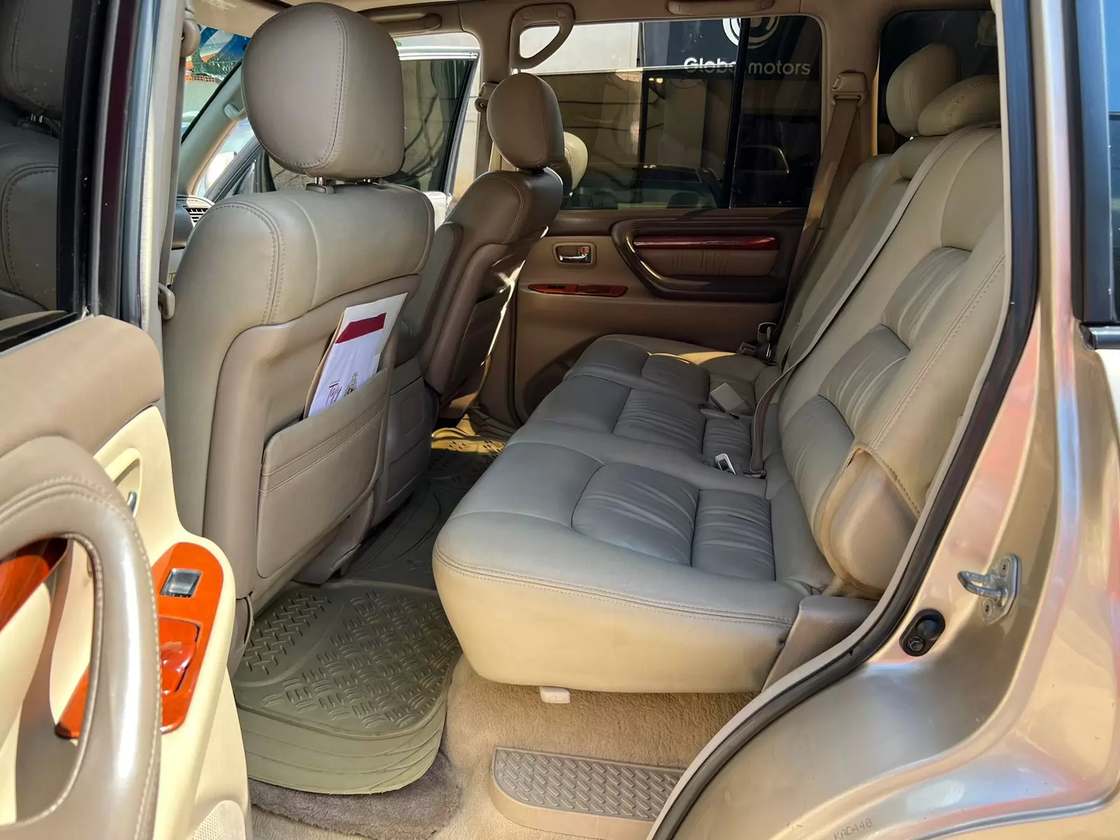 Lexus LX470 Land Cruiser 2000 en Globalmotors: Lujo y potencia.