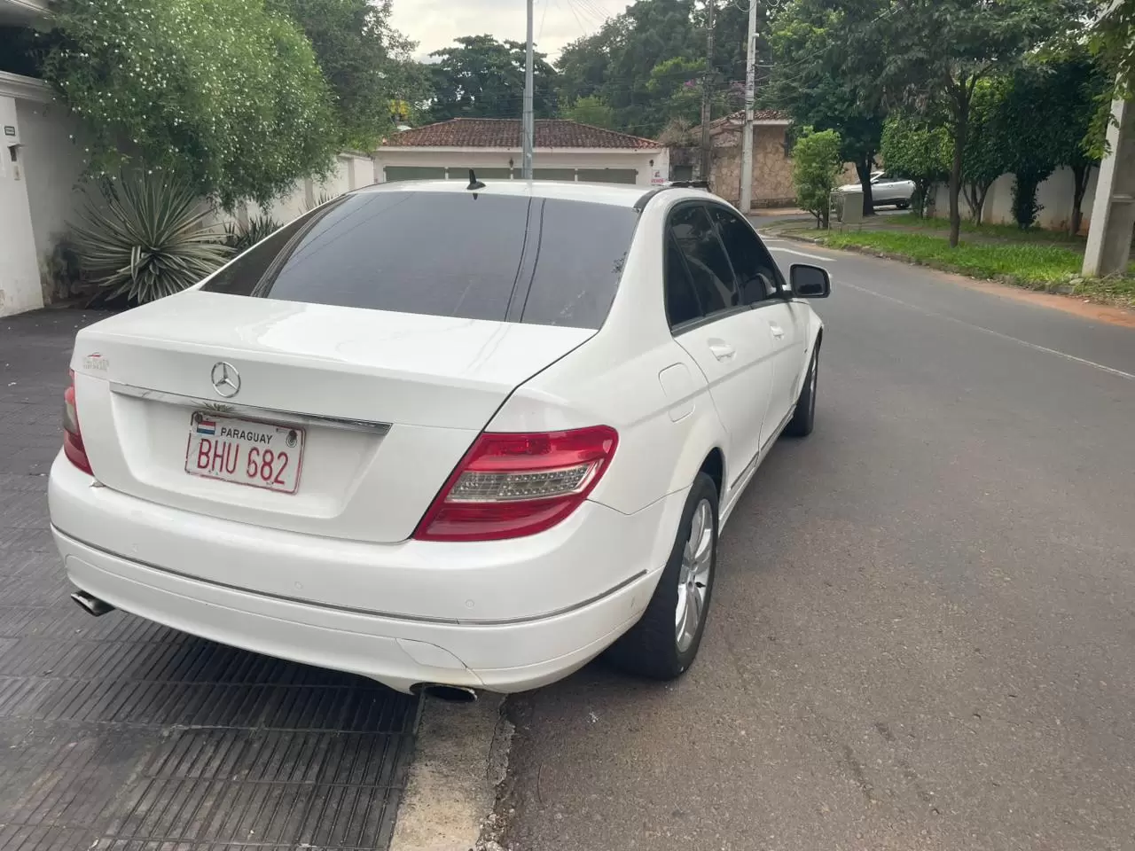 Mercedes Benz C300 2009 blindado, mecánico, cuero negro, impecable