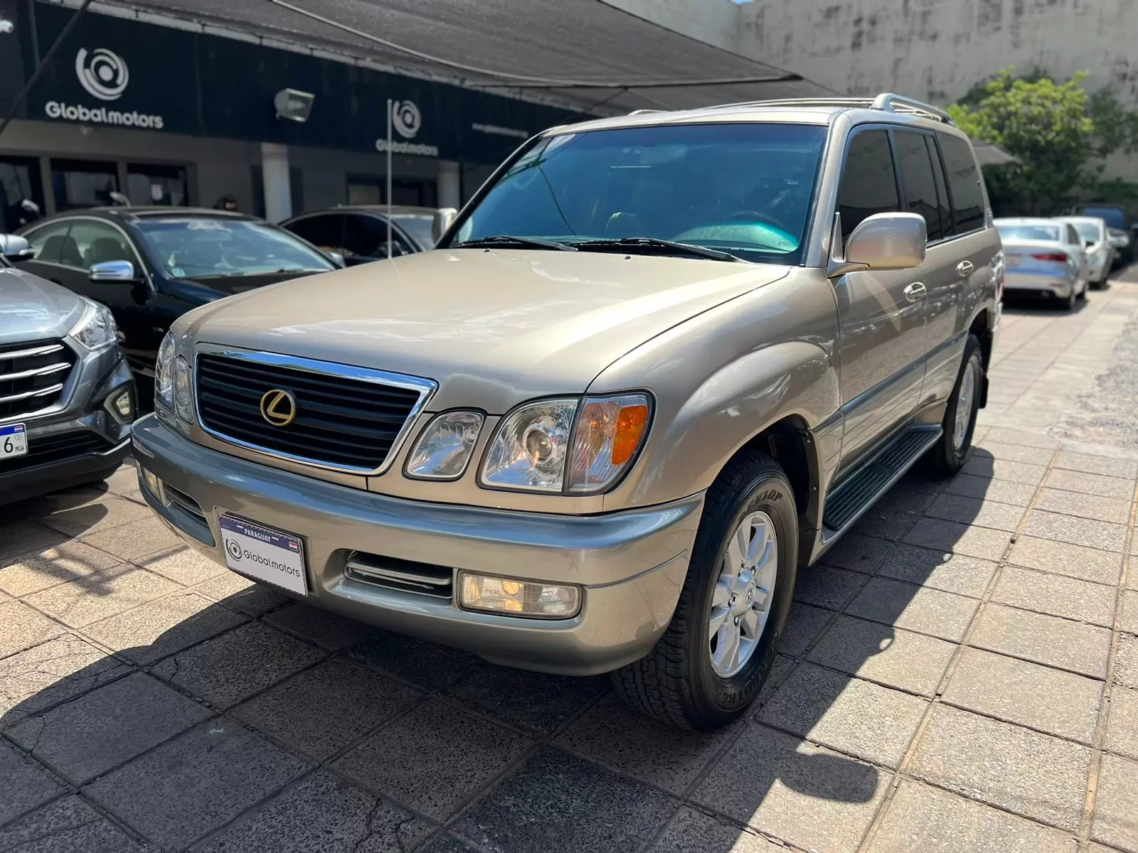 Lexus LX470 Land Cruiser 2000 en Globalmotors: Lujo y potencia.