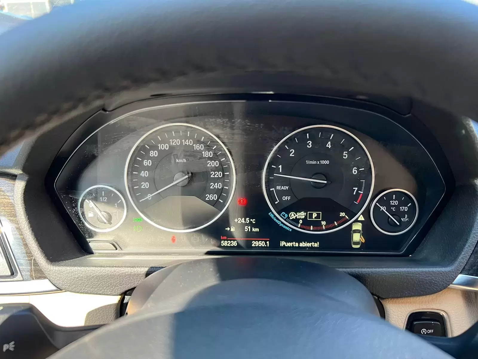 BMW 320i Luxury 2015 en Globalmotors: Lujo, rendimiento y elegancia.