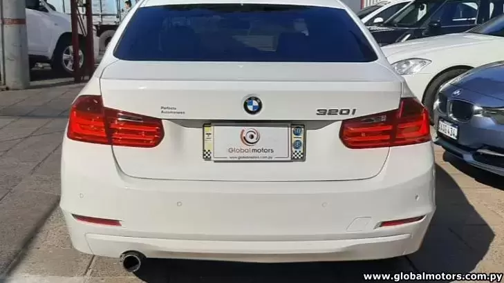 BMW 320i 2013 en Globalmotors: Potente y eficiente sedán alemán.