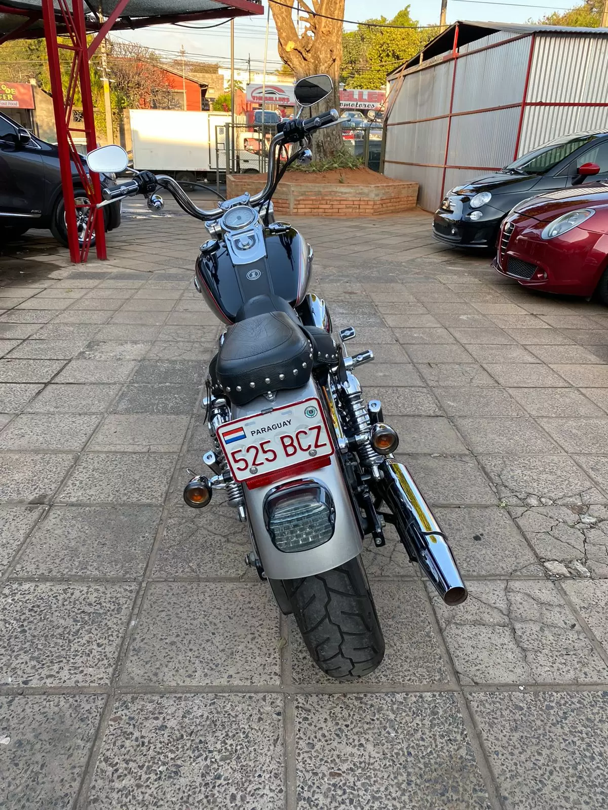 Harley Davidson Dyna Super Glide 2009 en Globalmotors, Asunción, Paraguay.