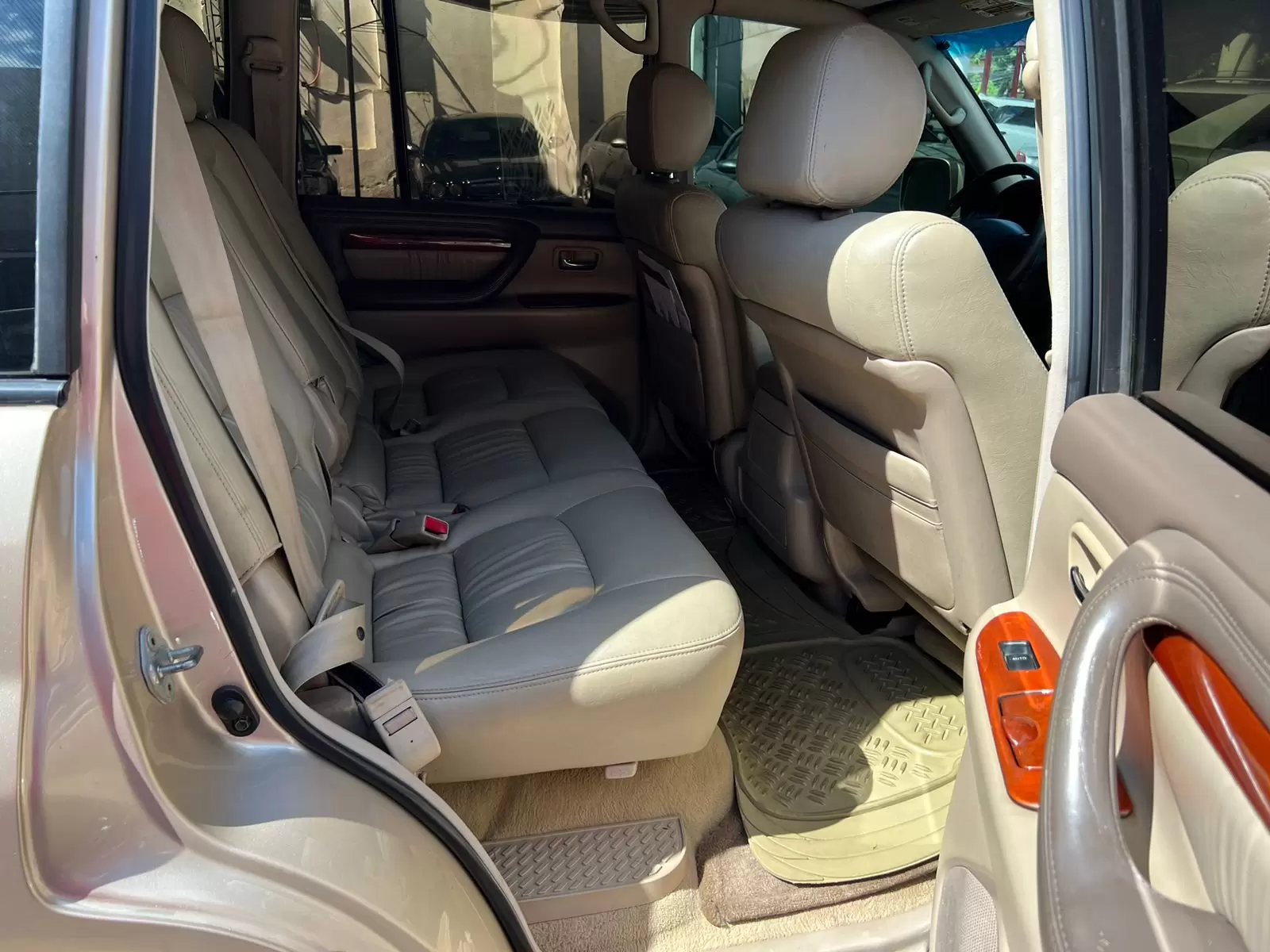 Lexus LX470 Land Cruiser 2000 en Globalmotors: Lujo y potencia.