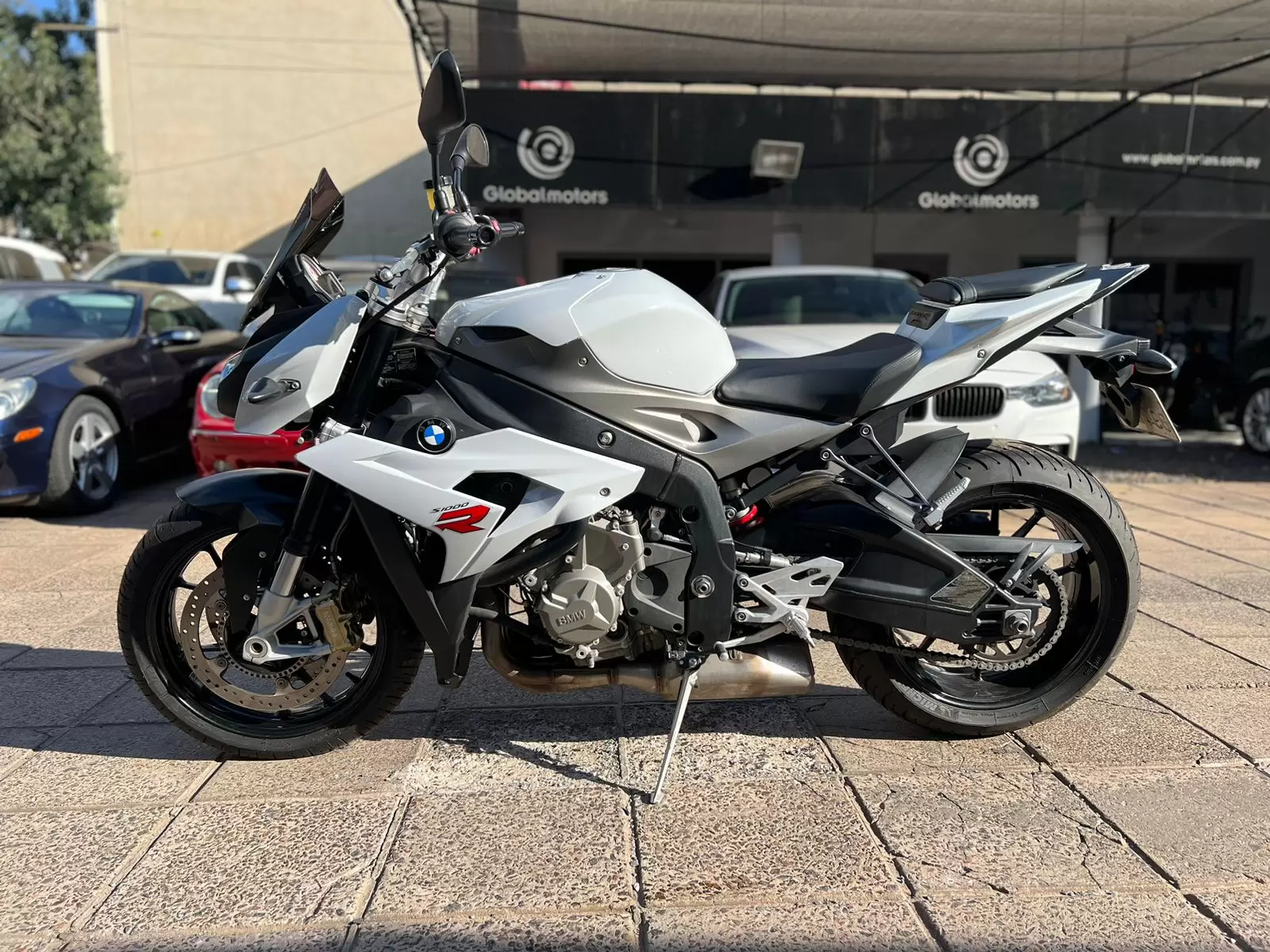 Bmw S1000r Naked 2015 en Globalmotors: Potencia y elegancia combinadas