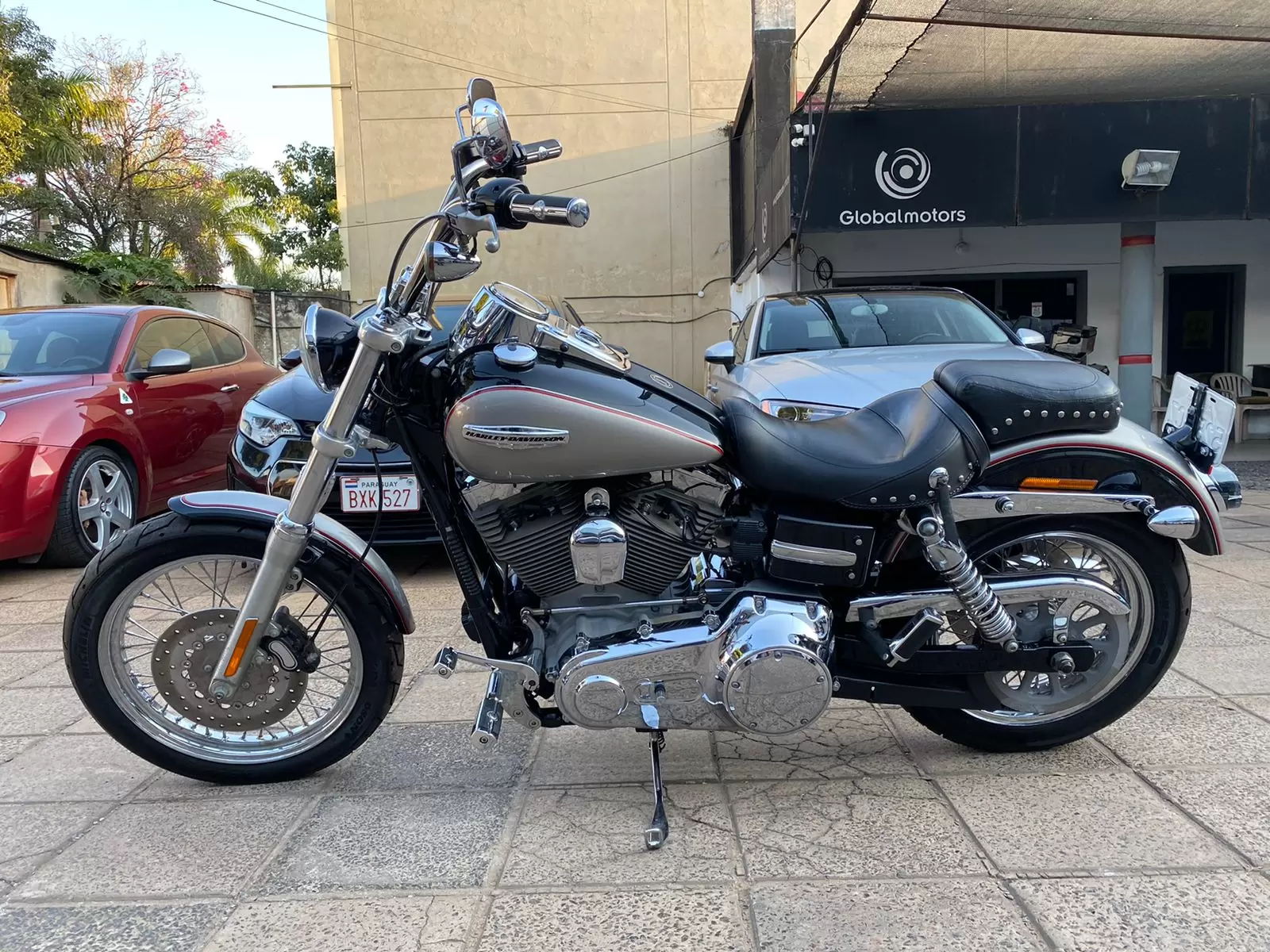Harley Davidson Dyna Super Glide 2009 en Globalmotors, Asunción, Paraguay.