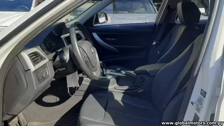 BMW 320i 2013 en Globalmotors: Potente y eficiente sedán alemán.