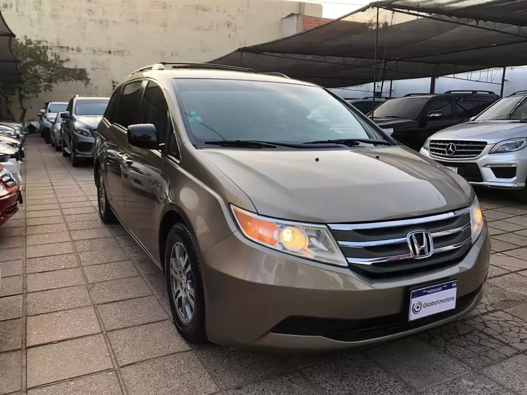 Honda Odyssey 2012 en Globalmotors: Espacioso, elegante y seguro para familias.