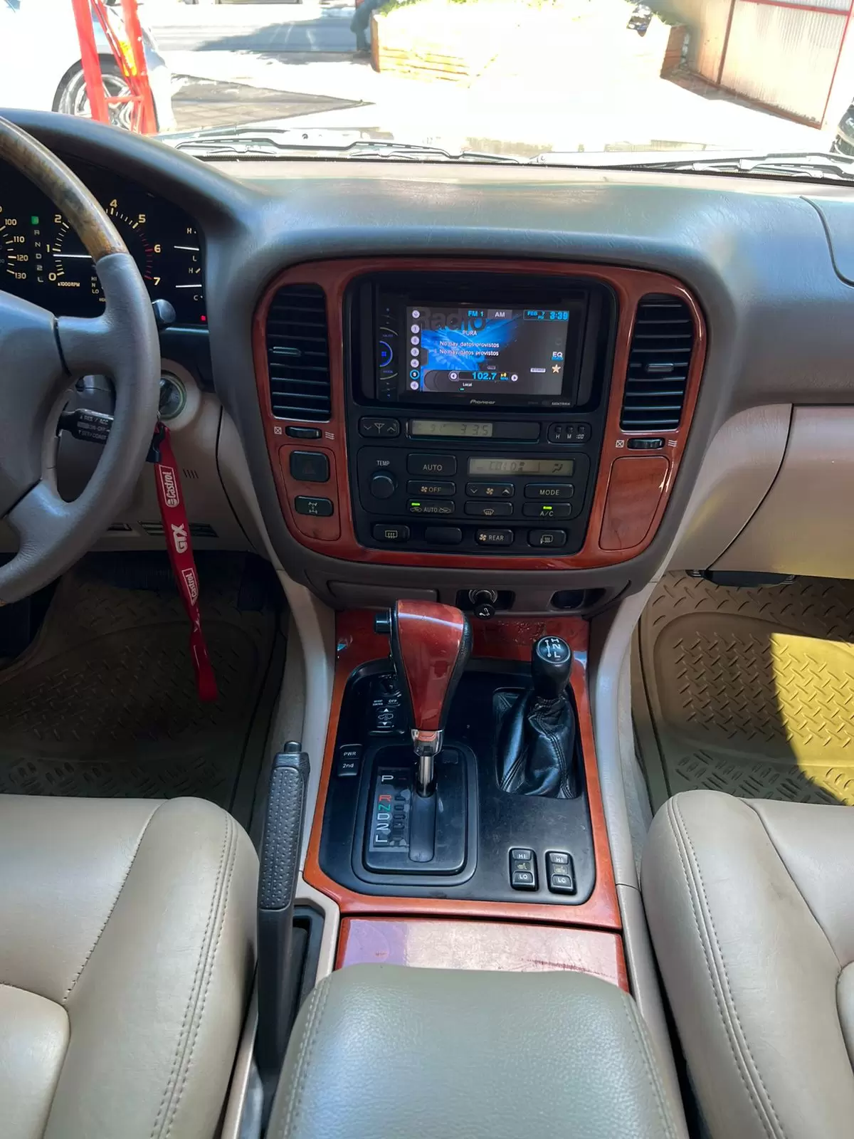 Lexus LX470 Land Cruiser 2000 en Globalmotors: Lujo y potencia.