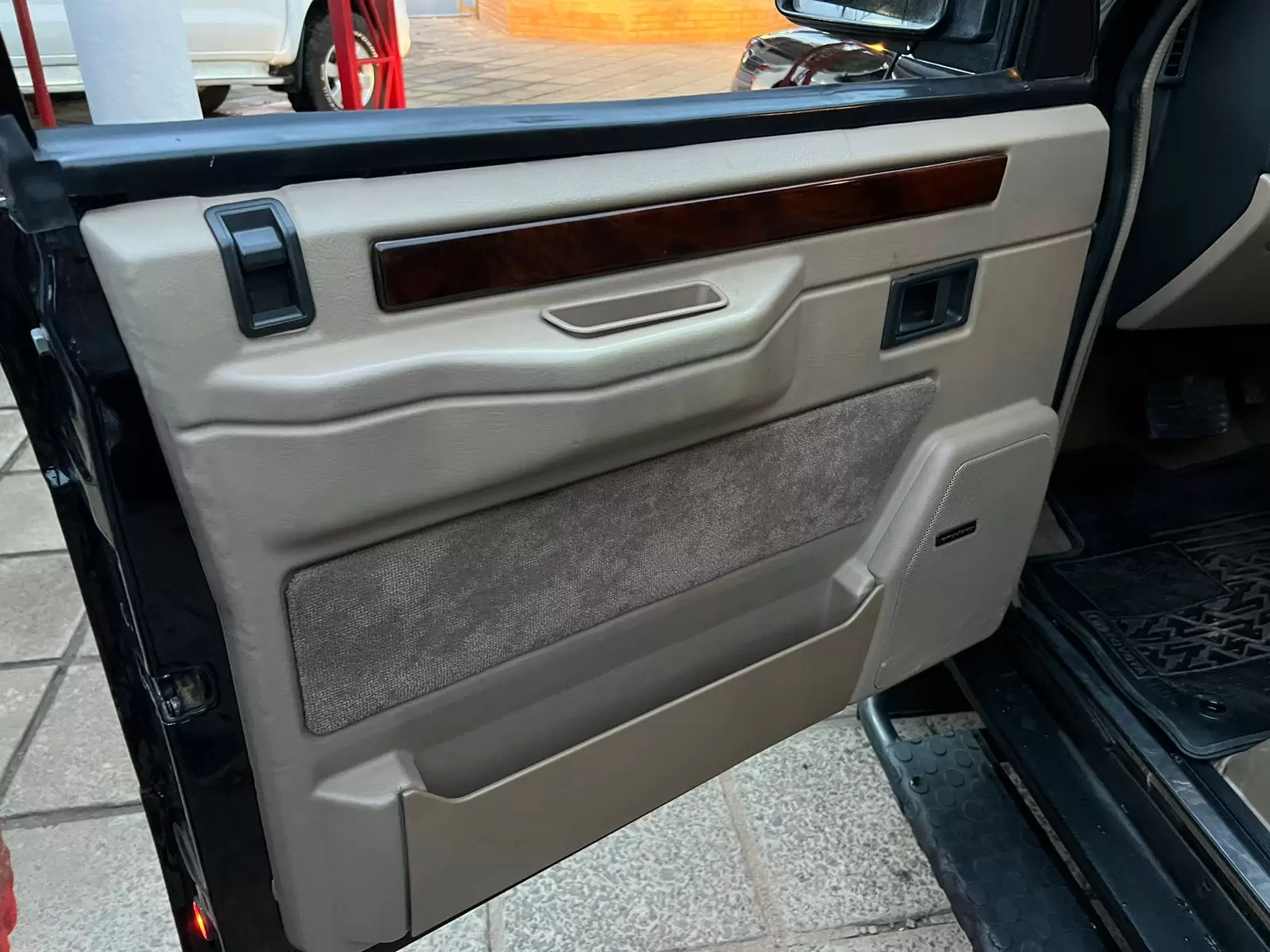 Range Rover County LWB 4×4 1995 en Globalmotors: lujo y potencia.