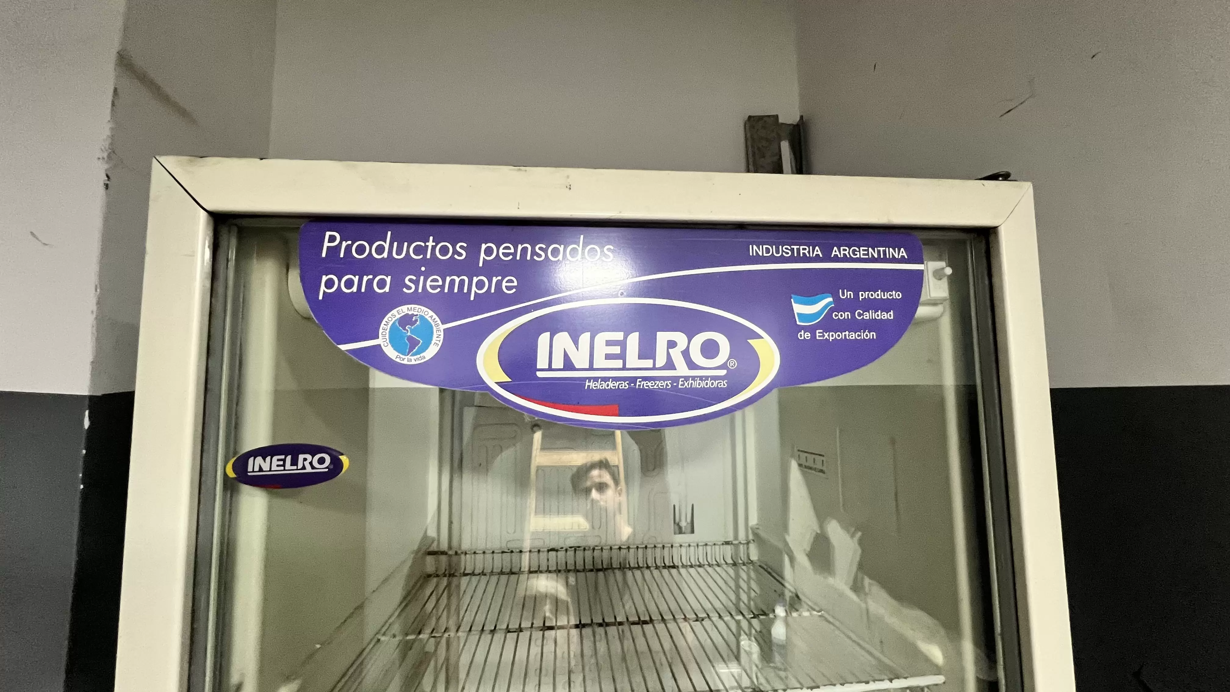 Heladera Vertical Inelro con Puerta de Vidrio - Usada