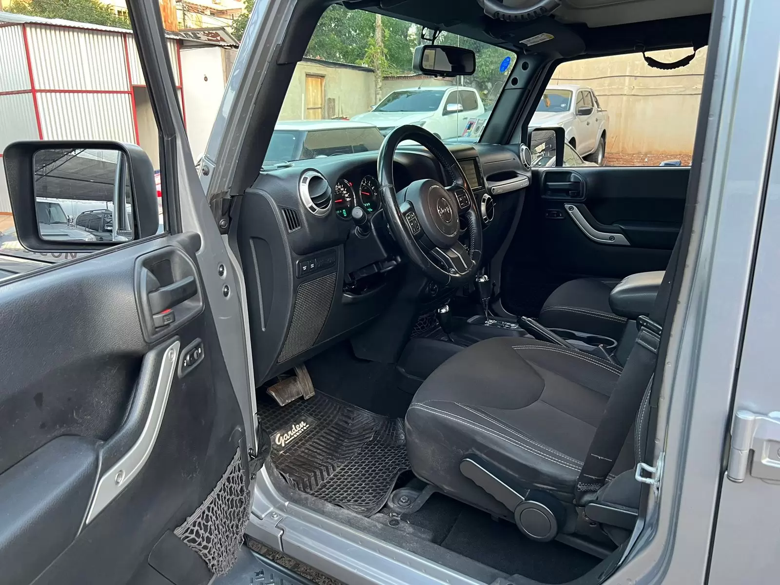 Jeep Rubicon 4×4 2016 - Todo terreno de alto rendimiento