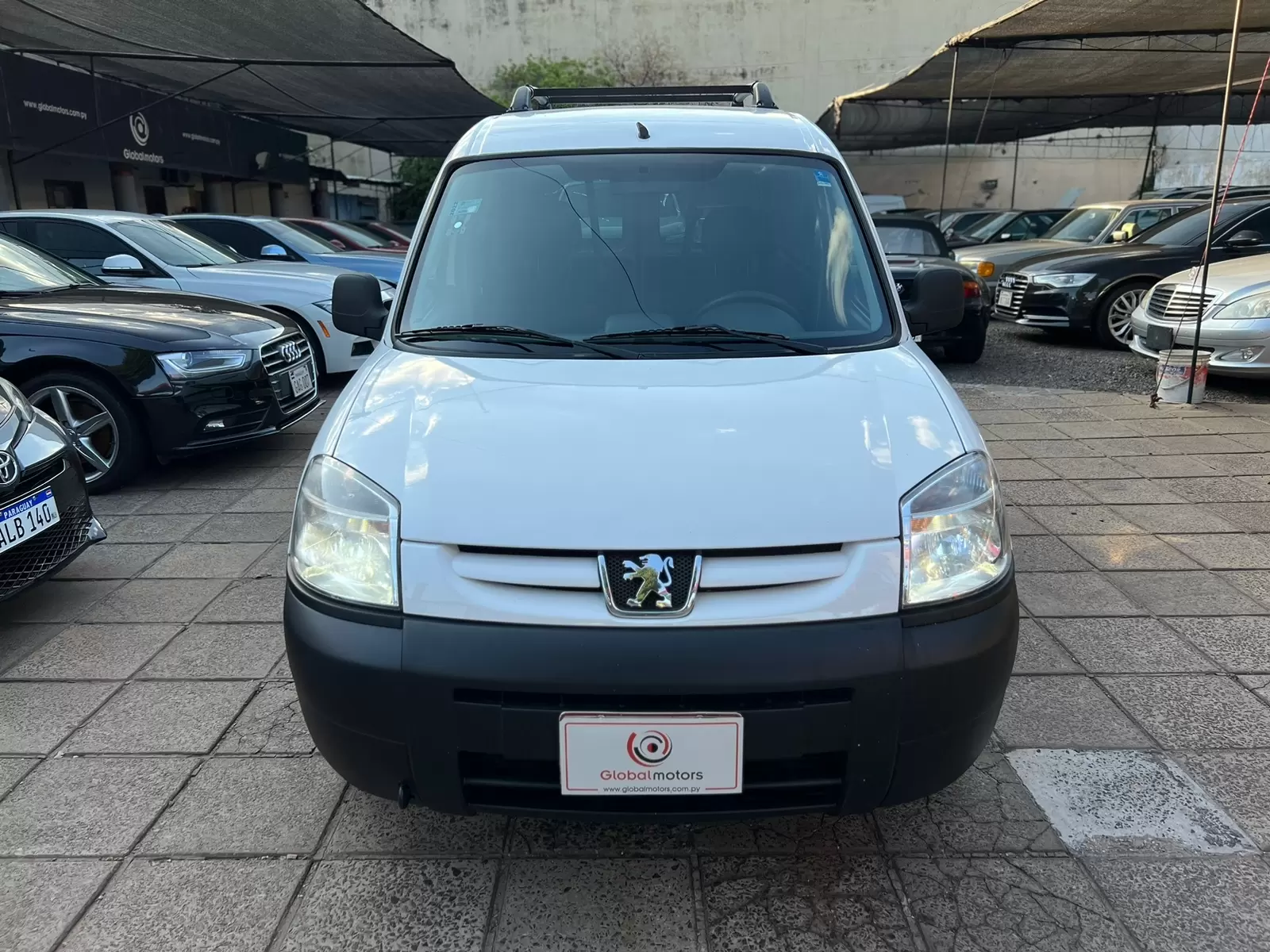 Peugeot Partner 2018 HDI Furgon - Amplio y eficiente.