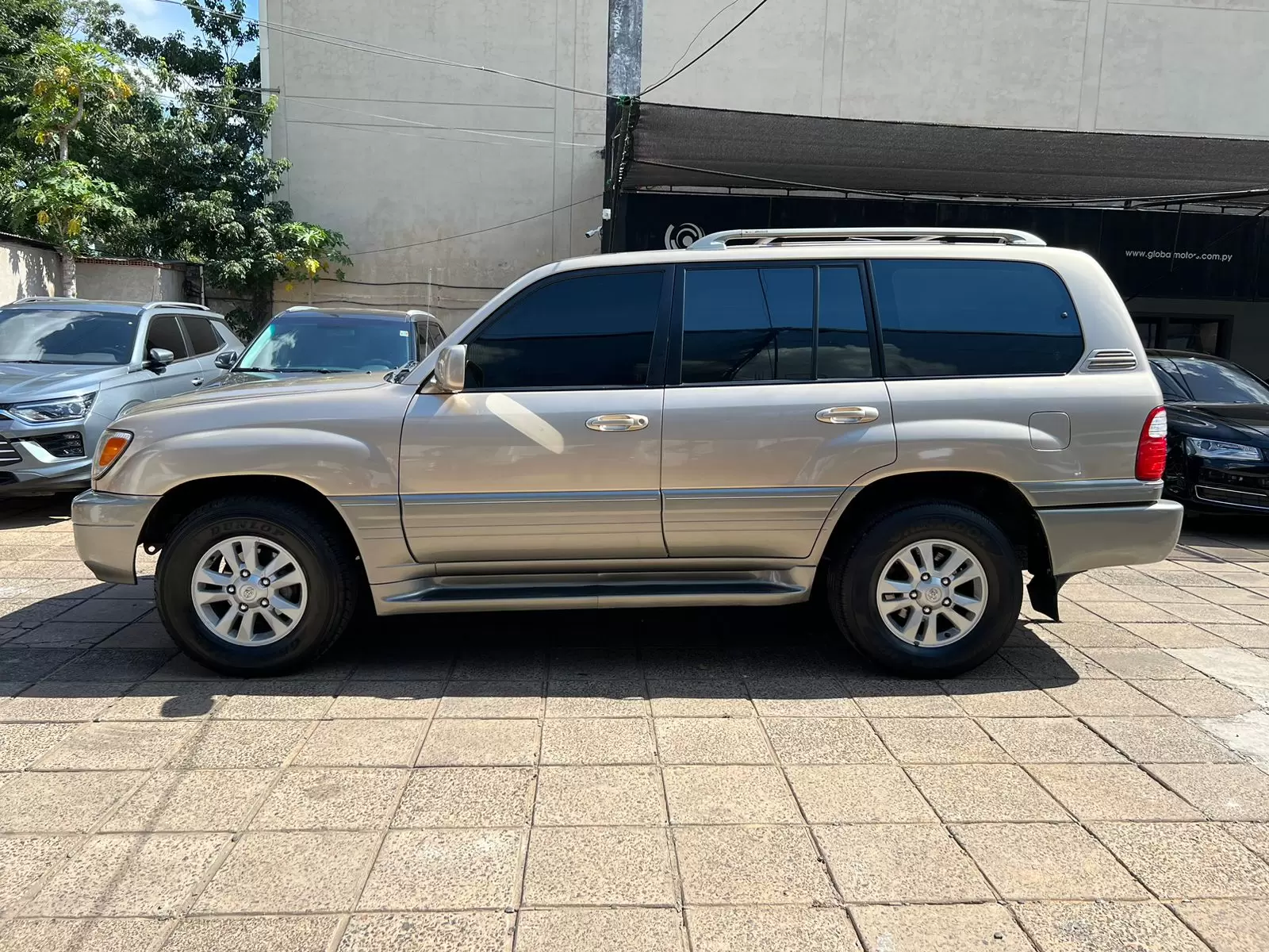 Lexus LX470 Land Cruiser 2000 en Globalmotors: Lujo y potencia.
