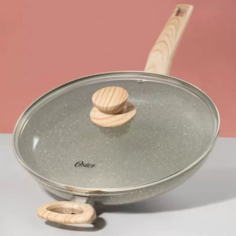 Sartén Oster 5.5L Beige, antiadherente y versátil para cocinar.