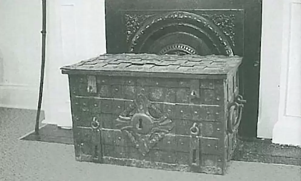 Una Mansión es el Escondite de un Tesoro Enorme 