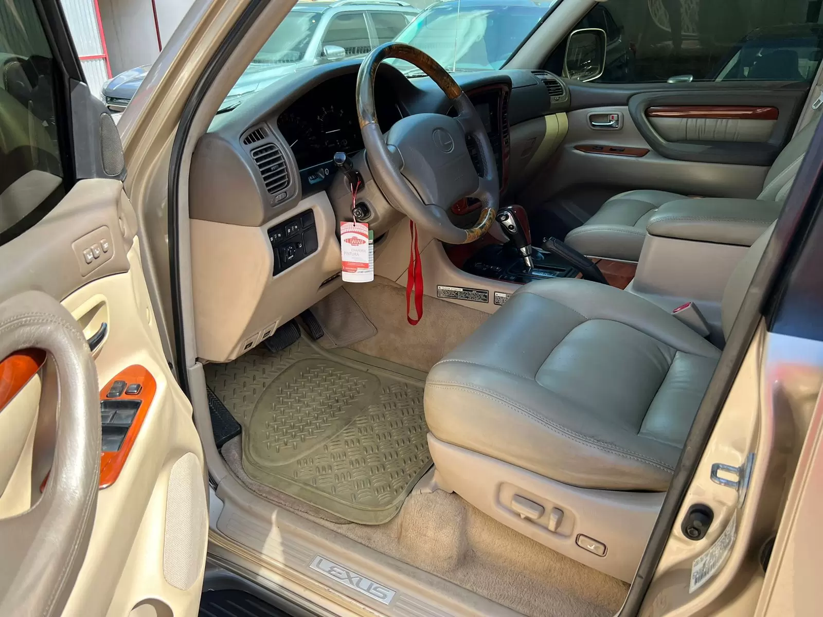 Lexus LX470 Land Cruiser 2000 en Globalmotors: Lujo y potencia.