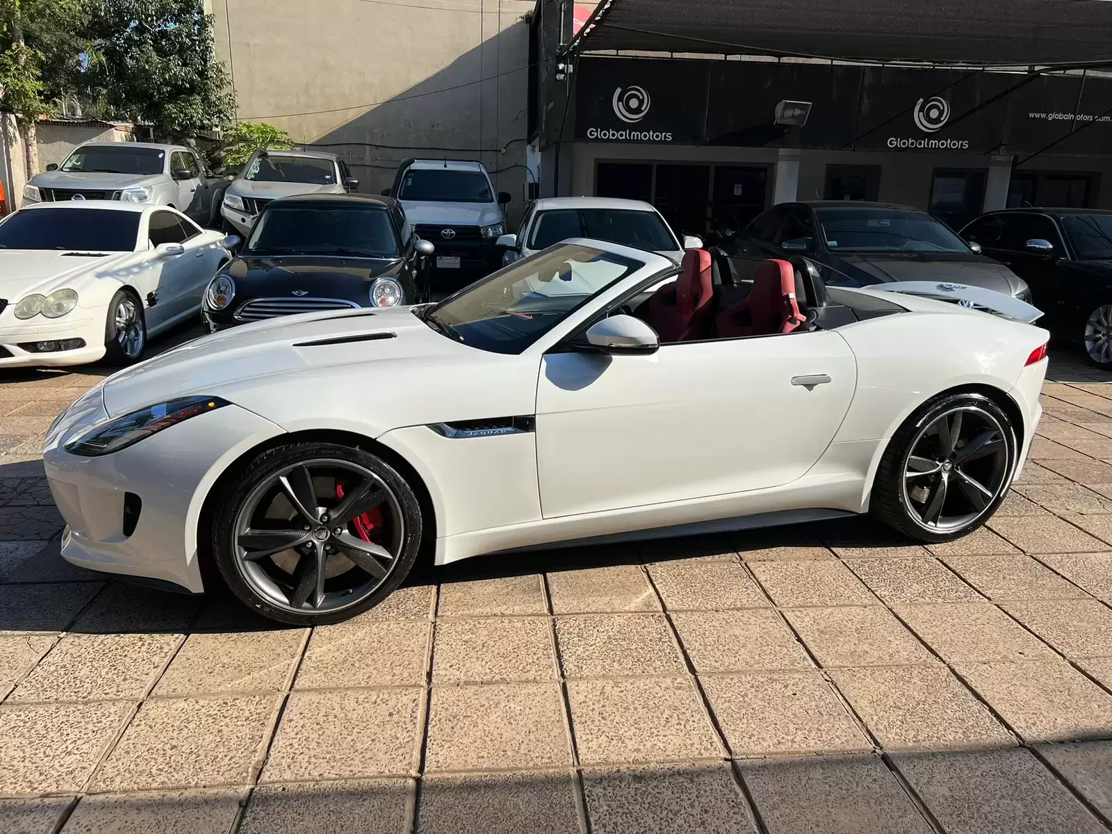 Jaguar F-Type Convertible Full 2014 en Globalmotors: lujo y potencia.