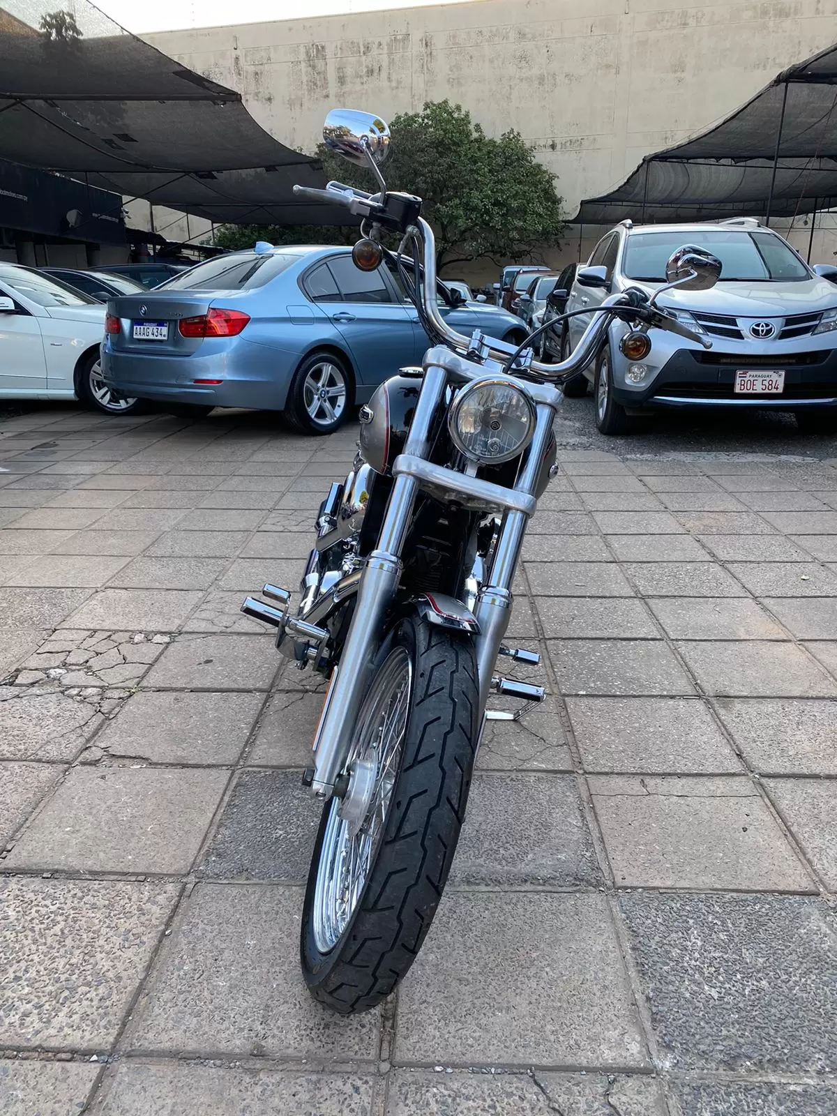 Harley Davidson Dyna Super Glide 2009 en Globalmotors, Asunción, Paraguay.