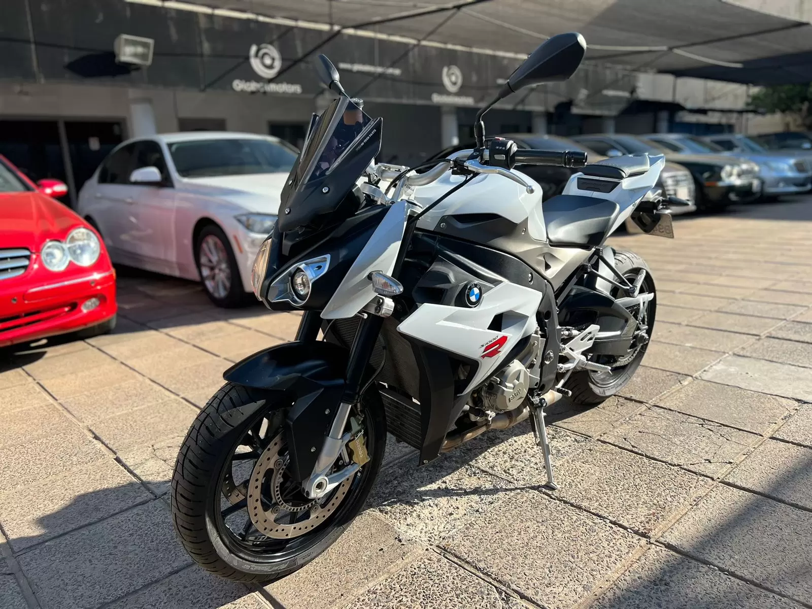 Bmw S1000r Naked 2015 en Globalmotors: Potencia y elegancia combinadas