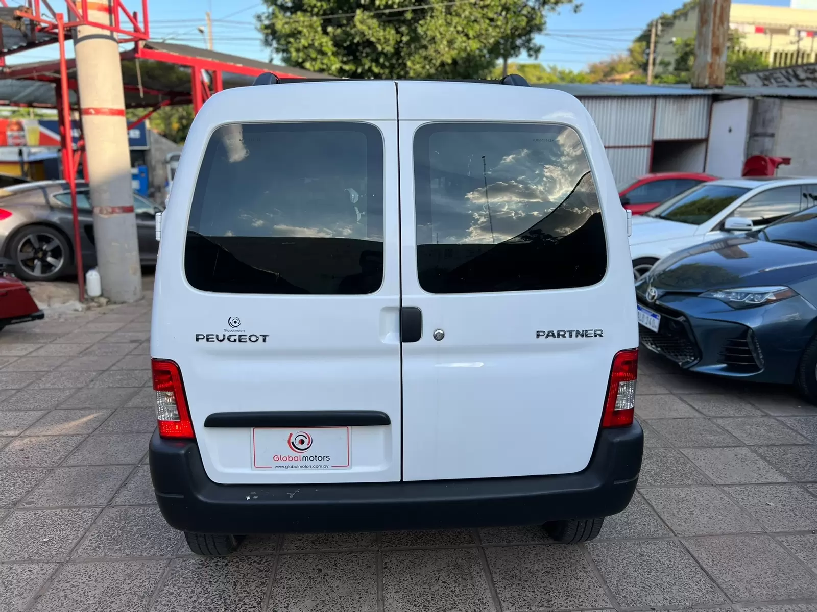 Peugeot Partner 2018 HDI Furgon - Amplio y eficiente.