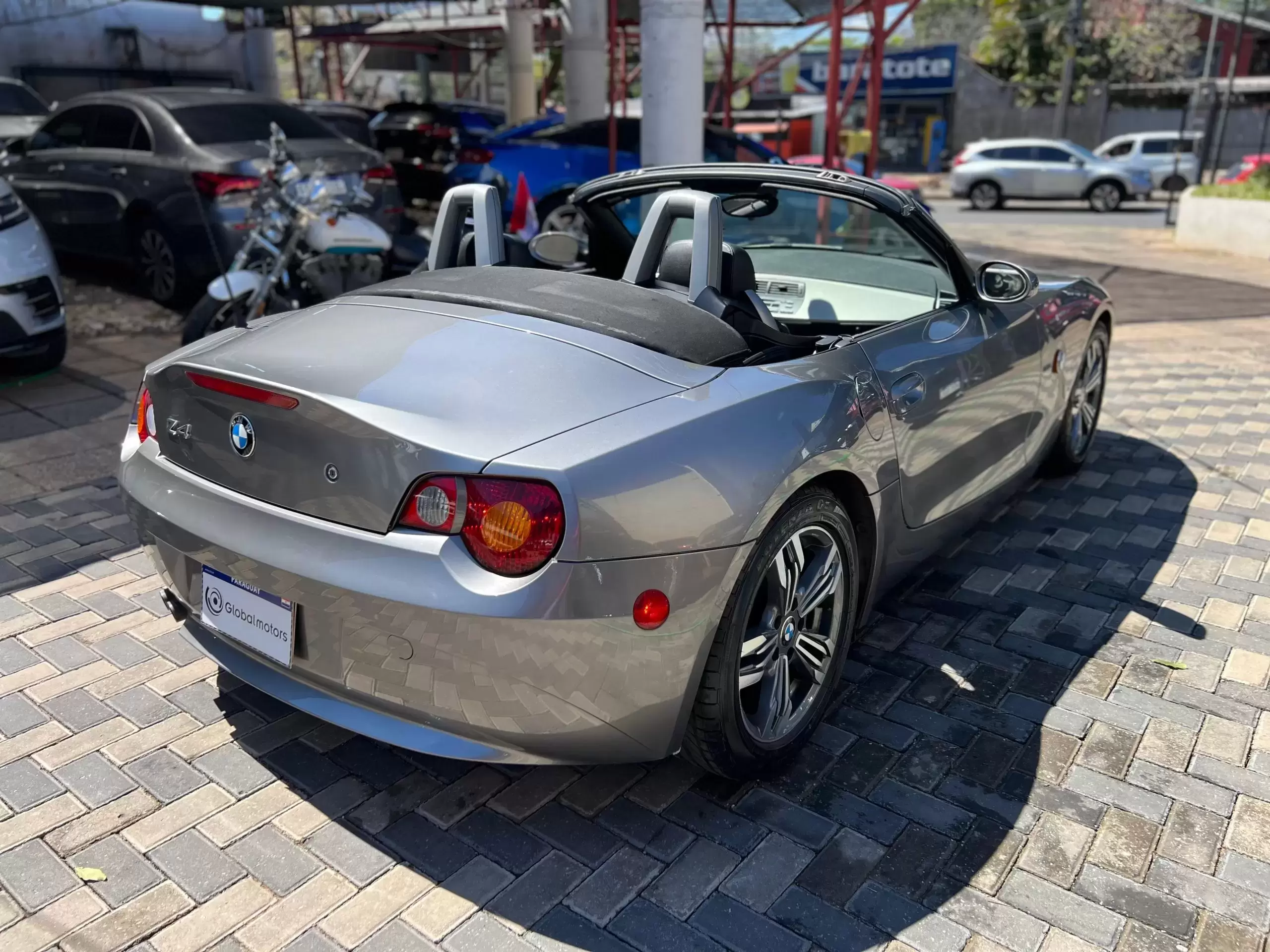 : BMW Z4 Roadster 25i 2004 en Globalmotors, Asunción, Paraguay.