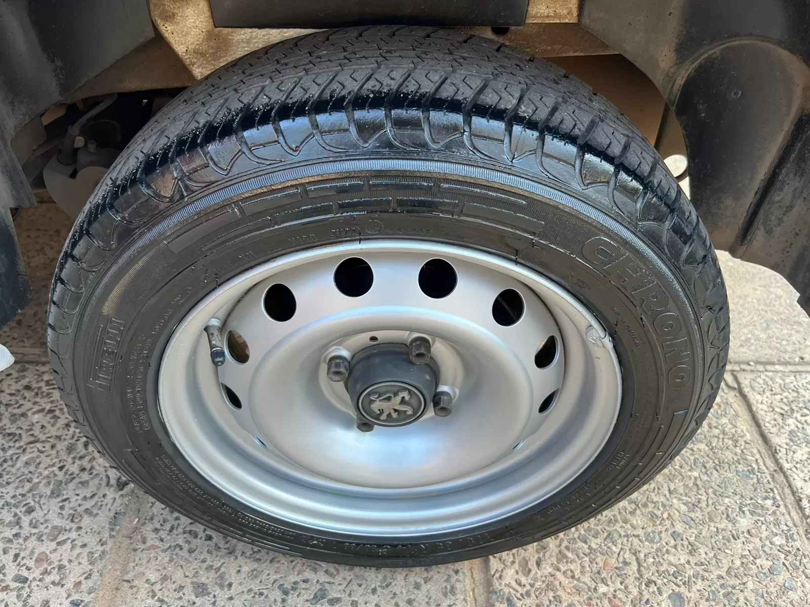 Peugeot Partner 2018 HDI Furgon - Amplio y eficiente.